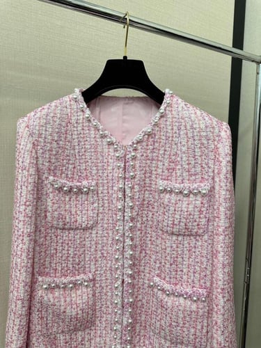 سترة تويد شانيل نسائية مزينة باللؤلؤ