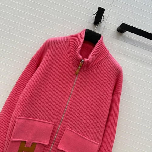 جاكيت صوفي محبوك بلون وردي من هيرميس