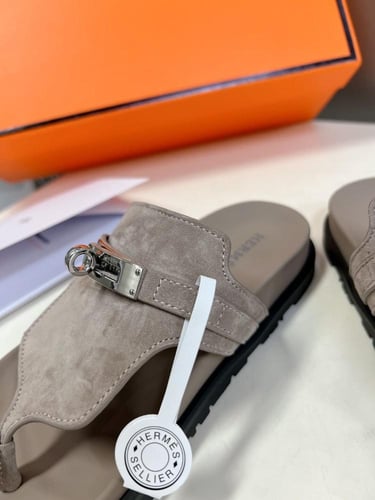 صندل هيرميس مصنوع من مخمل فاخر