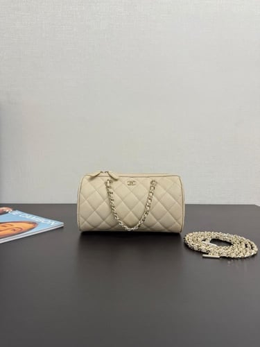 شنطة ميني بولينج من الكافيار شانيل