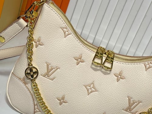 حقيبة بولوني من لويس فيتون أوف وايت