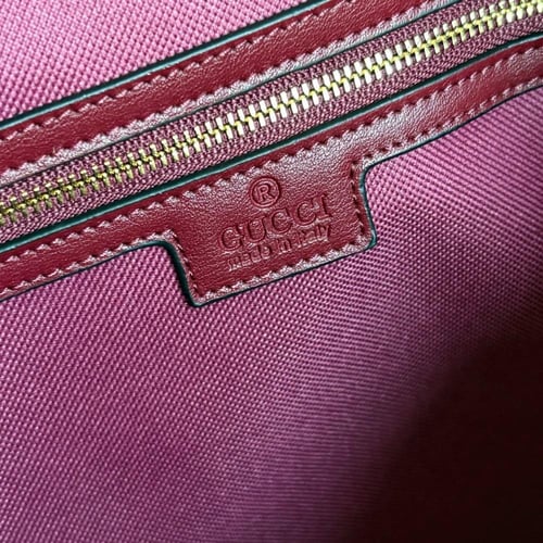 حقيبة كبيرة تناسب الجامعة من غوتشي