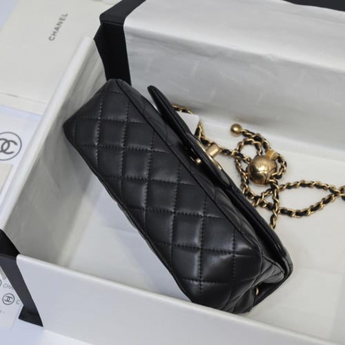 حقيبة شانيل كلاسيك كروس مقاس 20