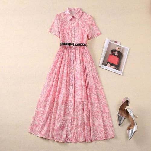 فستان سيلين وردي بتصميم كلاسيكي