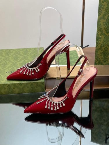 كعب نسائي فاخر Gucci بجلد لامع عنابي