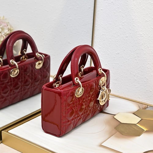 شنطة ليدي ديور مقاس 22 - لامعة