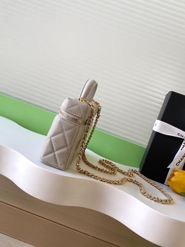 حقيبة شانيل 19 سم أيقونة فخامة