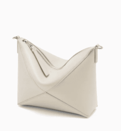 شنطة جلدية على شكل لغز من لويفي