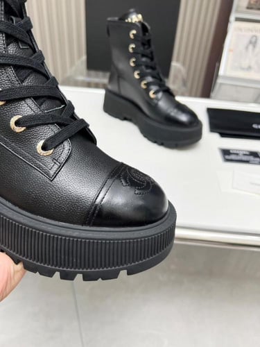 بوت من شانيل متوسط الطول مع كعب 4.5 سم