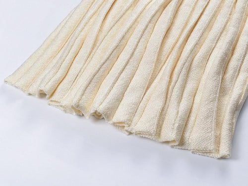 فستان قصير بتفاصيل فيونكة محبوكة من سيلف بورتريه