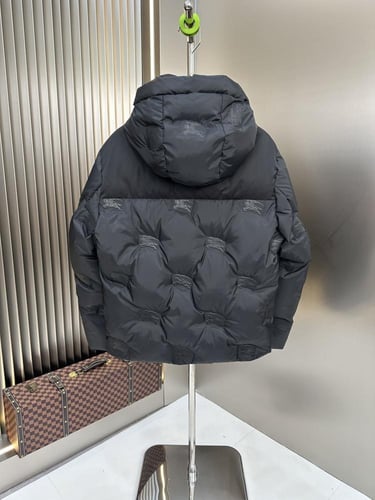 جاكيت بربري المنتفخ الأسود Puffer Jacket