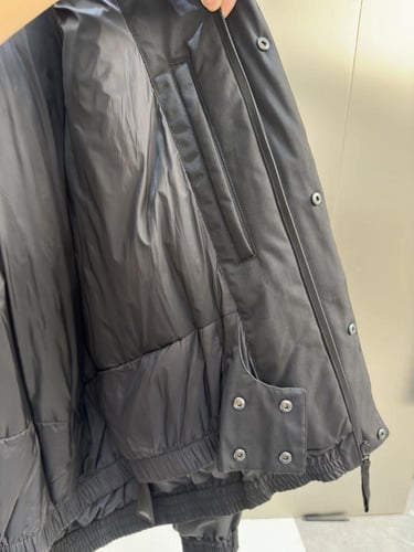 جاكيت اسود إيطالي فاخر من بالنسياغا