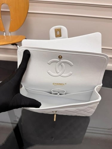 شانيل كلاسيك فلاب متوسطة مع هاردوير ذهبي