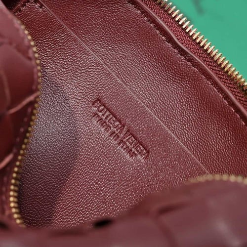 بوتيغا فينيتا شنطة كونسرت جلد مجدول مقاس 18