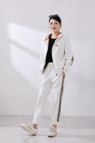 طقم بجامة رياضية بترصيع نقشة التارتان الجانبية