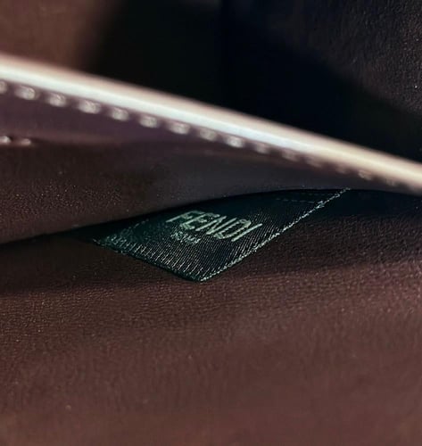 شنطة فندي نسائية بجلد فاخر Fendi- برغندي