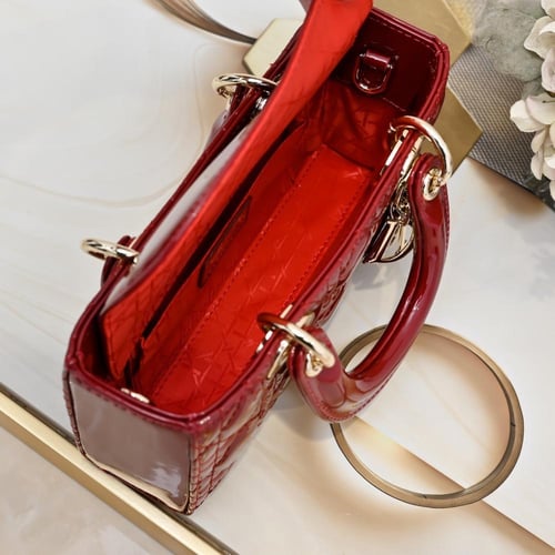 شنطة ليدي ديور مقاس 22 - لامعة