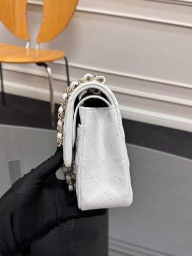 شانيل كلاسيك فلاب متوسطة مع هاردوير ذهبي