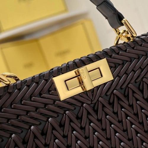شنطة فندي نسائي بجلد بني فاخر - Fendi