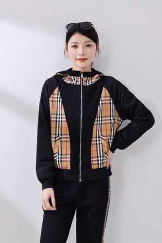 طقم بجامة رياضية بترصيع نقشة التارتان الجانبية