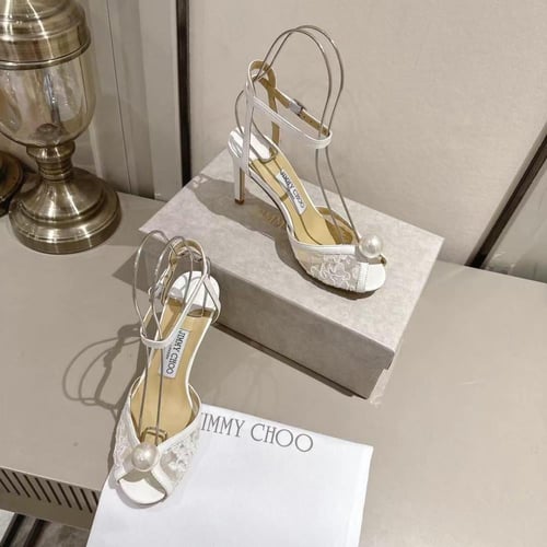 صندل جيمي تشو مزين باللؤلؤ بكعب 85 ملم