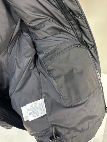 جاكيت بربري المنتفخ الأسود Puffer Jacket