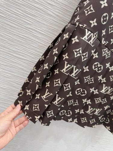 فستان لويس فيتون مونوجرام بني