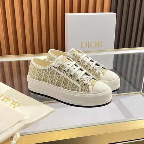 أحذية ديور النسائية الكاجوال المطرزة