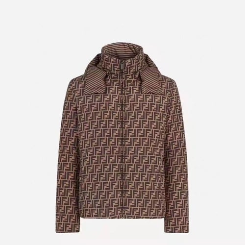 جاكيت فندي الشتوي بأوجه متعددة