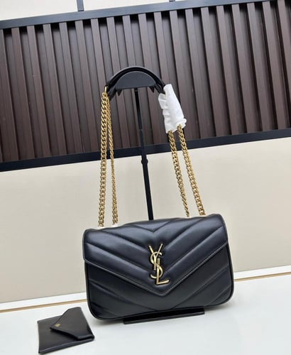 شنطة لولو بافر متوسطة بسلسلة من سان لوران