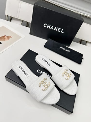 سليبر شانيل مفتوح أنيق