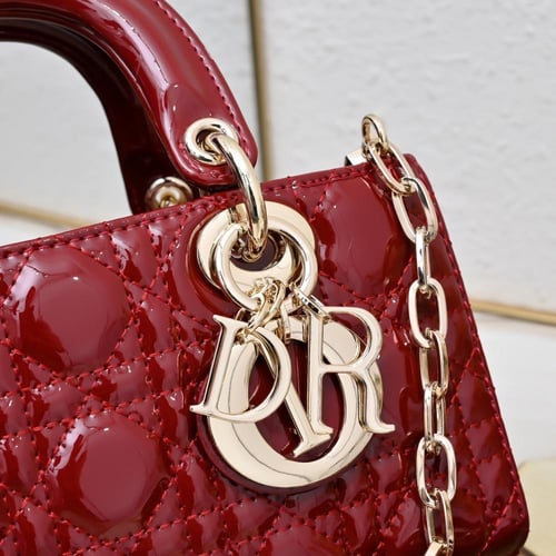 شنطة ليدي ديور مقاس 22 - لامعة