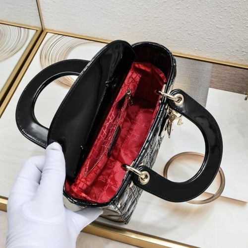 شنطة ليدي ديور 20 سم لامعه