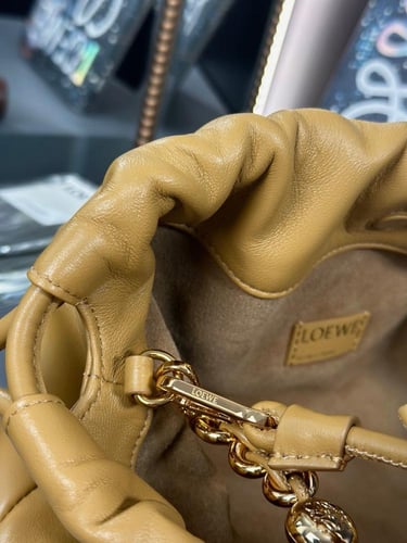 لويفي شنطة كلاتش فلامنكو كروس بودي