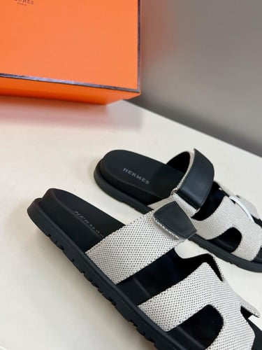 سليبر هيرميس الكلاسيكي مستوحى من جلد غنم