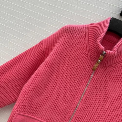 جاكيت صوفي محبوك بلون وردي من هيرميس