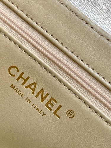 شنطة شانيل من جلد عجل صغيرة