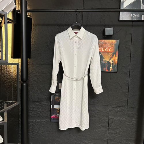 فستان قوتشي أبيض بتصميم قميص أنيق