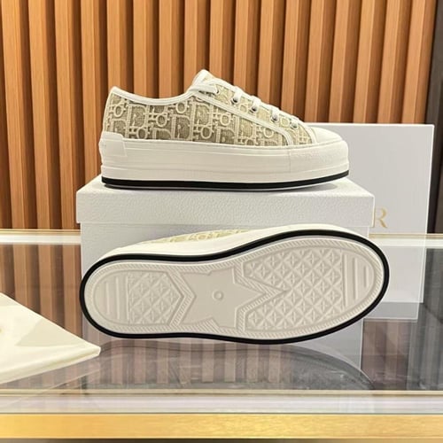 أحذية ديور النسائية الكاجوال المطرزة