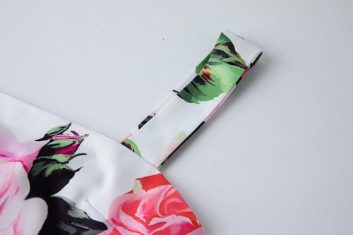 طقم من توب قصير وتنورة طويلة بنقشة الورود من دولتش...