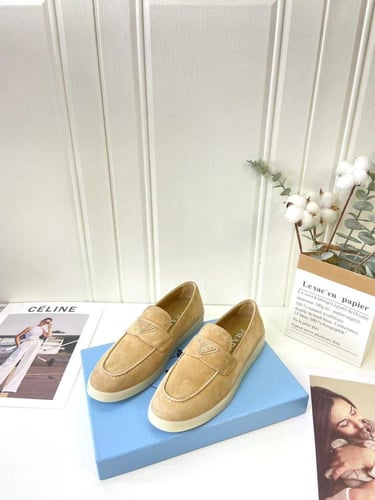 حذاء لوفر برادا من الجلد الفاخر المخمل