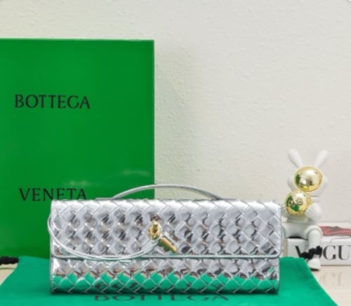 حقيبة جلد مجدول من بوتيغا