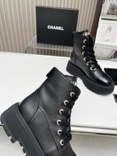 بوت من شانيل متوسط الطول مع كعب 4.5 سم