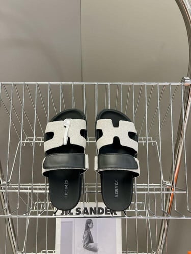 سليبر هيرميس الكلاسيكي مستوحى من جلد غنم