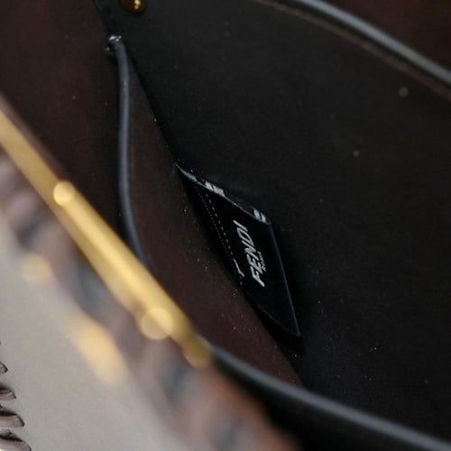 شنطة فندي نسائي بجلد بني فاخر - Fendi