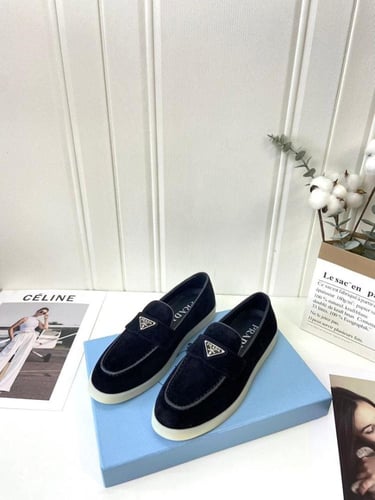 حذاء لوفر برادا من الجلد الفاخر المخمل