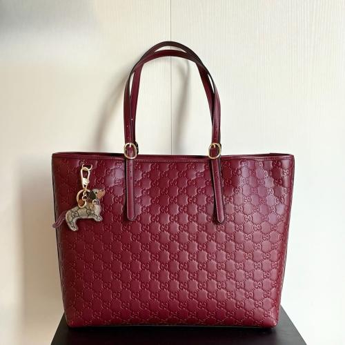 حقيبة كبيرة تناسب الجامعة من غوتشي