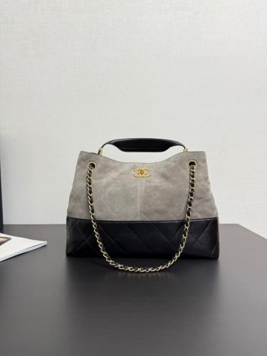 شنطه شانيل جلد مبطن باللونين الرصاصي والأسود