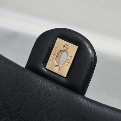 حقيبة شانيل كلاسيك كروس مقاس 20