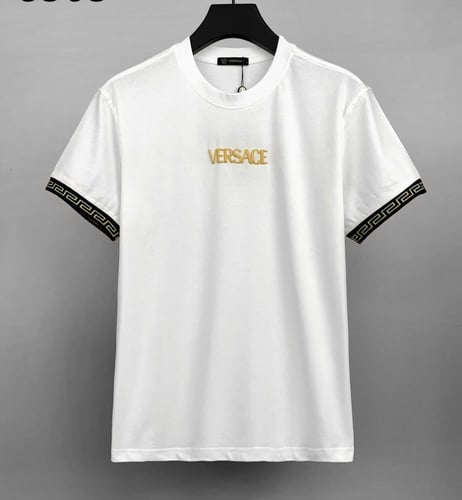 تيشيرت فيرزاتشي الفاخر بشعار ذهبي مطرز